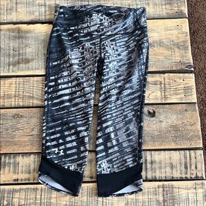 Under Armour Womes Striped Black and Gray Leggings
